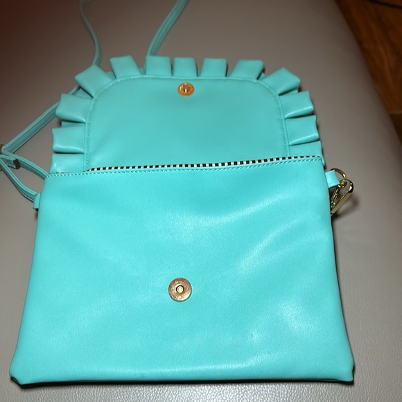 NWOT Mint Chloe Ruffle Small Crossbody /Wristlet Strap - Vegan Leather - Picture 2 of 4